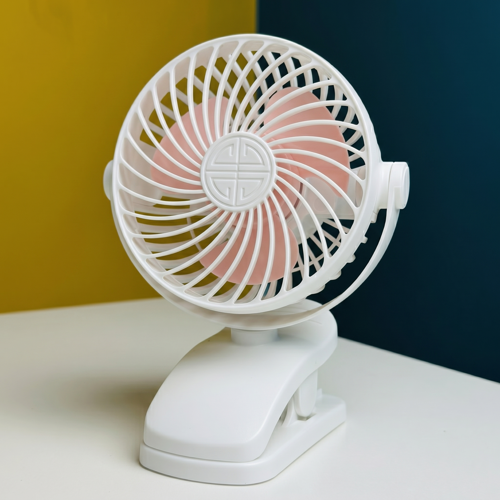 P8 USB Small Handheld Rechargeable Clip Fan (2400mAh Battery) - White